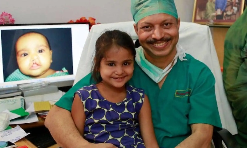 Человек с огромным сердцем: этот хирург спас 37 000 детей и сделал это бесплатно, потому что понимает каково это
