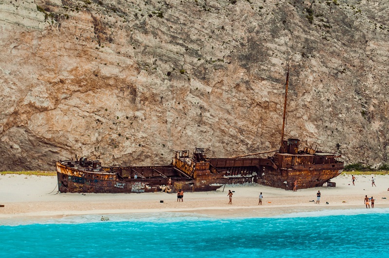В пустыне был найден древний корабль, которому больше 500 лет с огромным количеством сокровищ