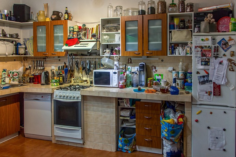 Вещи, которые нужно выбросить, потому что они превращают кухню в барахолку