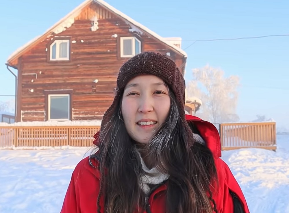В теплых краях живет. Дома в которых живут якуты. Оймякон, Якутия. Якутия холод. Волосы Якутск зимой.