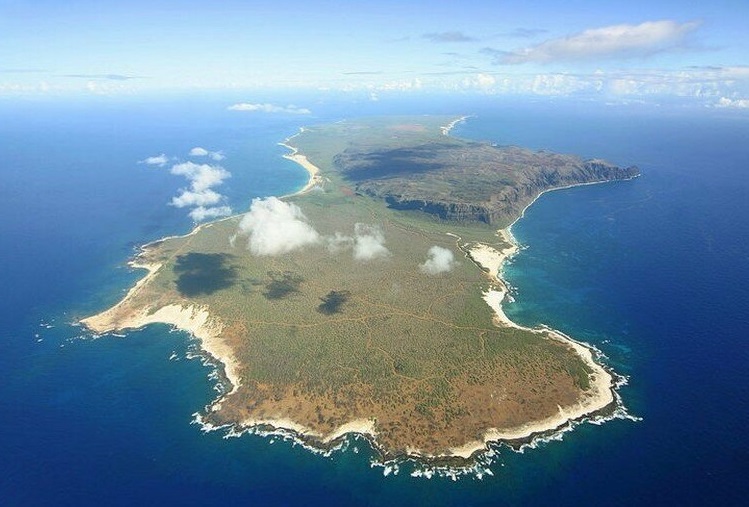 Этот гавайский остров уже как 100 лет закрыт для людей, там живут только местные, которым нельзя покинуть остров