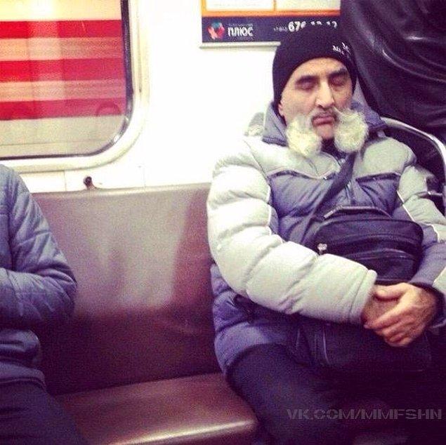 15 сумасбродных пассажиров московского метро, которые сделают ваш день