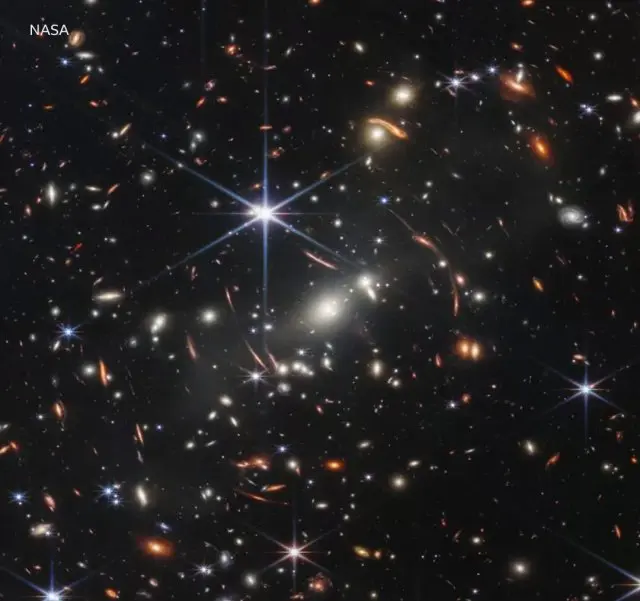 NASA показало первую полноцветную фотографию Вселенной, сделанную телескопом "Джеймс Уэбб"